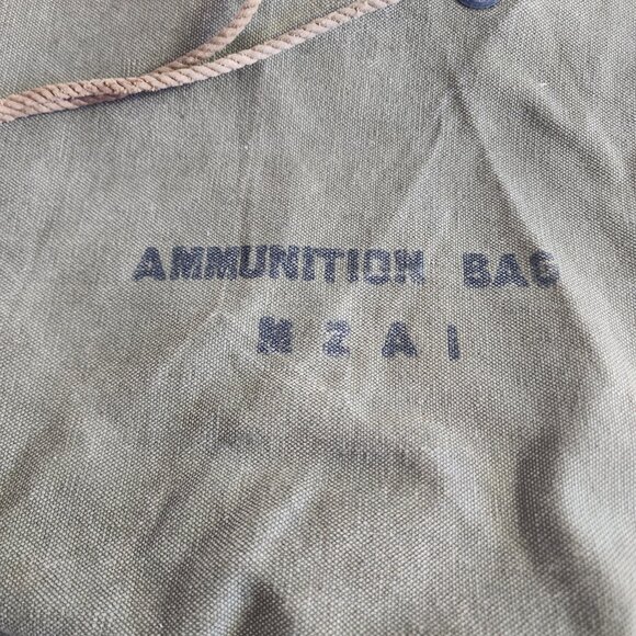Vintage Army surplus green canvas backpack - Picture 2 of 13